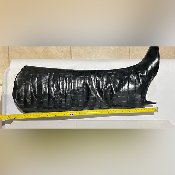 Schutz NWT 8.5 Black Maryana Lo Boots Croc embossed black leather - Picture 7 of 7